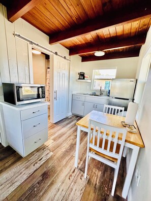 Fridge, microwave, stovetop, coffee/tea maker - Cottage 33: Pineapple Place - Waterfront Lodging in Downtown Tavares, FL (Tavares)