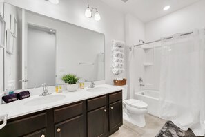 Toallas y papel de baño 