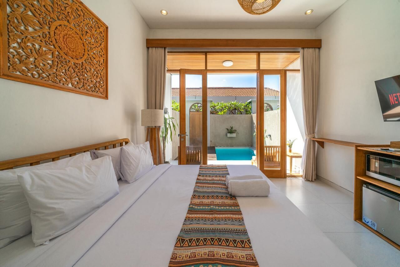 Deluxe Double Room, Pool View | Minibar, in-room safe, blackout curtains, free WiFi