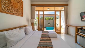 Deluxe Double Room, Pool View | Minibar, in-room safe, blackout curtains, free WiFi