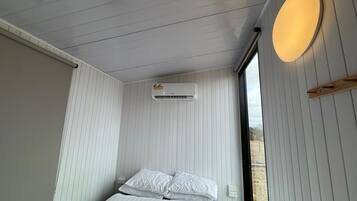 1 bedroom, bed sheets