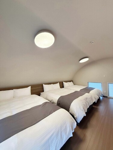 2-Level Group Stay | 10-min to Hiroshima Station
