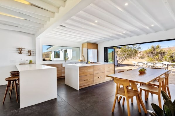 Outdoor dining - Massive Pool, Spa, 6 Acres (Joshua Tree)
