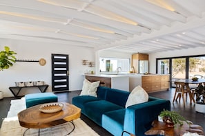 TV, fireplace, stereo - Massive Pool, Spa, 6 Acres (Joshua Tree)