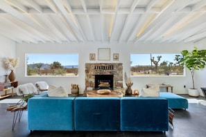TV, fireplace, stereo - Massive Pool, Spa, 6 Acres (Joshua Tree)
