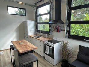 Fridge, oven, stovetop, coffee/tea maker