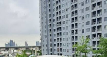 Cozy 1-bedroom condo with AC and fitness room in charming Bangkok