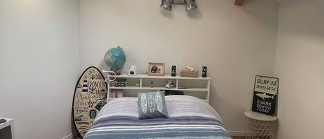 3 makuuhuonetta, työpöytä, silitysrauta/-lauta, Wi-Fi