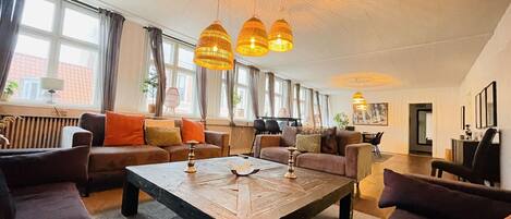 Fernseher, Stereoanlage