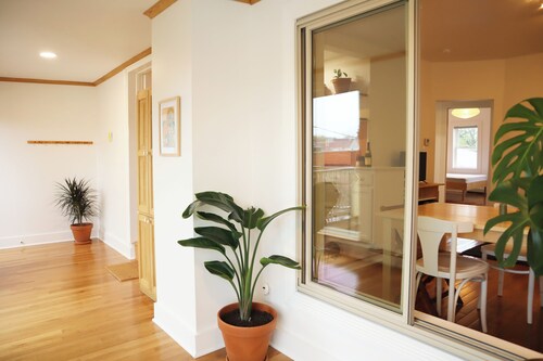 The Maple Flat: high end 2-bedroom apartment in Blairsville