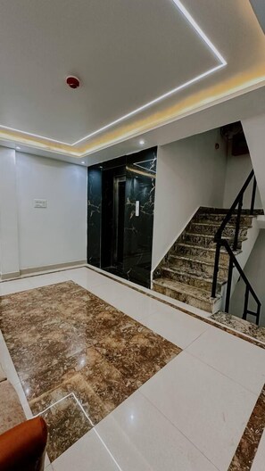 Interior - Nirvana Bliss (Prayagraj)