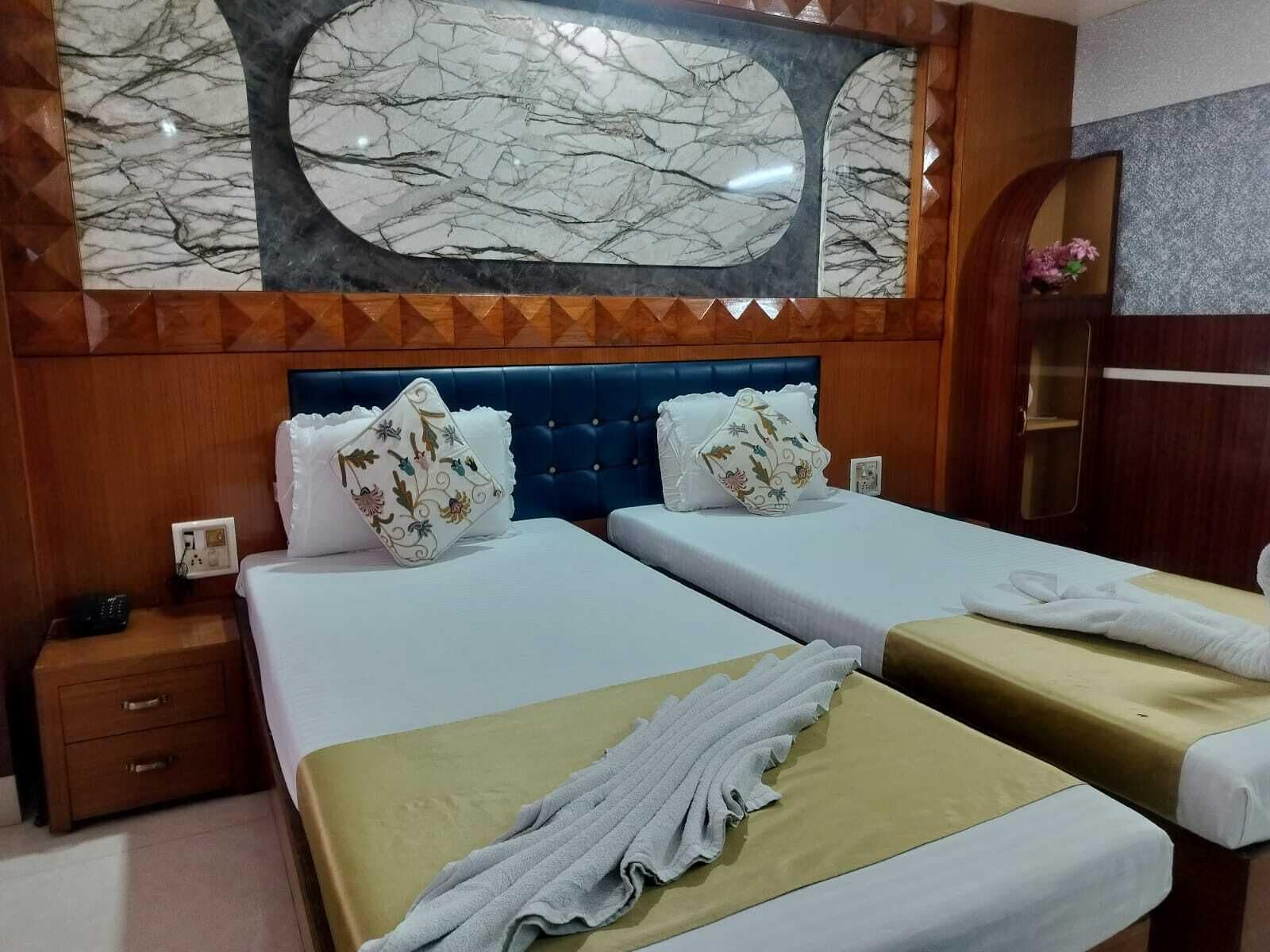 Executive Double Room | Desk, laptop workspace, free WiFi, bed sheets