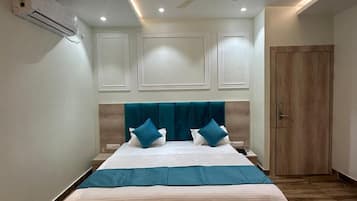 Deluxe Room | Desk, laptop workspace, free WiFi