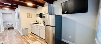 Cottage 32: Flamingo Bungalow - Waterfront Lodging in Downtown Tavares, FL