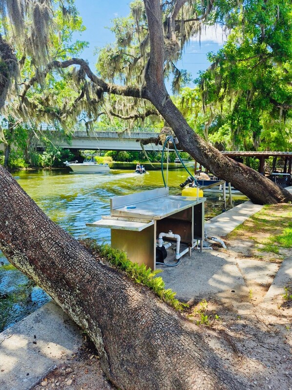 Property grounds - Cottage 32: Flamingo Bungalow - Waterfront Lodging in Downtown Tavares, FL (Tavares)