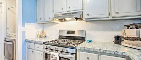 Micro-ondes, four, plaque de cuisson, lave-vaisselle