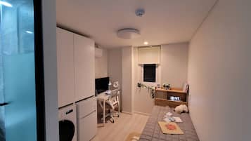 Basic Single Room, Non Smoking, City View | Hypo-allergenic bedding, desk, laptop workspace, soundproofing
