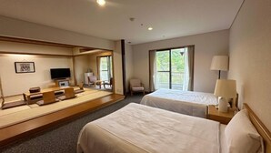 A hotel room with two beds, a TV, a desk, and a chair. - Hotel Tetora Resort Sendai Iwanuma (Iwanuma)