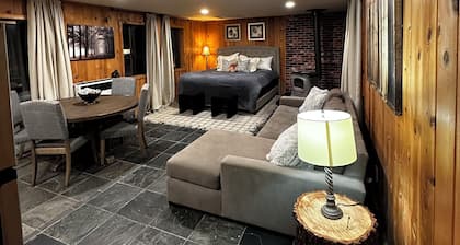 Studio style cabin in Twin Bridges with Mountain View’s near Sierra Ski Resorts