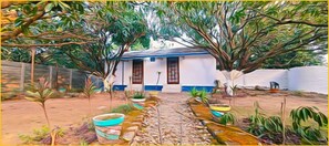 Vista frontal de la propiedad