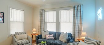 Walk to Oxford Square & Ole Miss: Central Home!