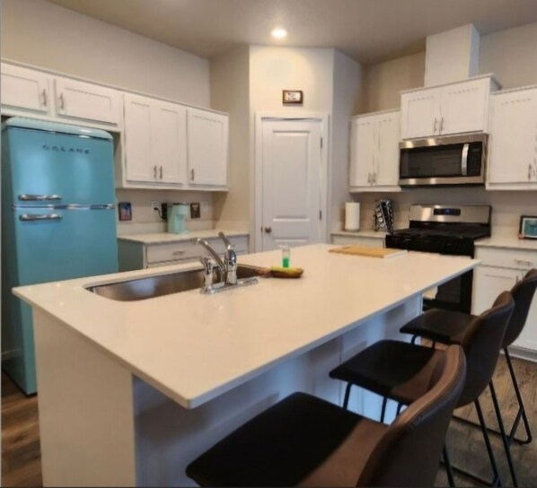 Microwave, oven, stovetop, dishwasher