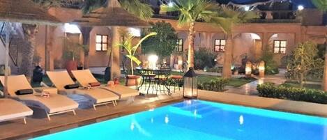 Outdoor pool, a heated pool