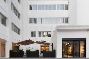 Front of property - Mcsrh Hotel -Xi'an Bell and Drum Tower  (Xi'an)