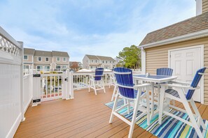 Outdoor dining - 1 Mi to Maryland Beach: Ocean City Retreat w/ Deck (Ocean City)