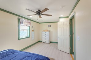 2 bedrooms, iron/ironing board, travel cot, Internet - Near ATV Trails: Carlsbad Apt w/ Shared Fire Pit (Carlsbad)