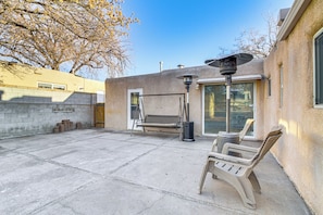Terrace/patio - Cozy Home w/ Grill & Games in Albuquerque! (Albuquerque)