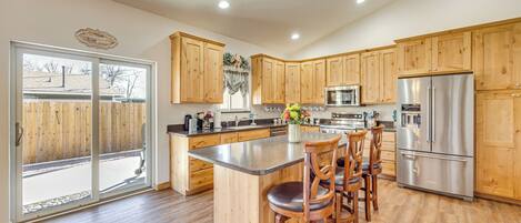 Fridge, microwave, stovetop, dishwasher