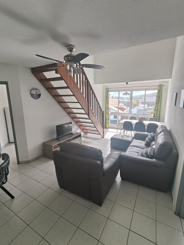 Living area - Duplex apartment, Saint Leu town center, 2 min beach, private residence (Saint-Leu)