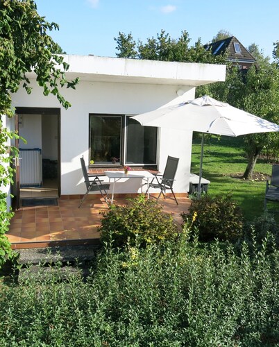Ferienhaus 'Seeblick' mit Seeblick, privater Terrasse und eigenem Garten