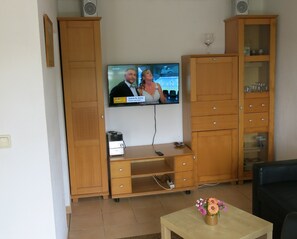 Interior - Holiday Home 'Seeblick' with Lake View, Private Terrace and Private Garden (Leezen)