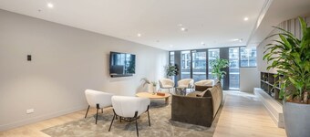 Modern 2-Bed Apartment with Premium Amenities