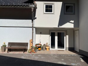 Exterior - Apartment 'Zum Klammlhof' with Mountain View, Private Terrace and Wi-Fi (Ebene Reichenau)