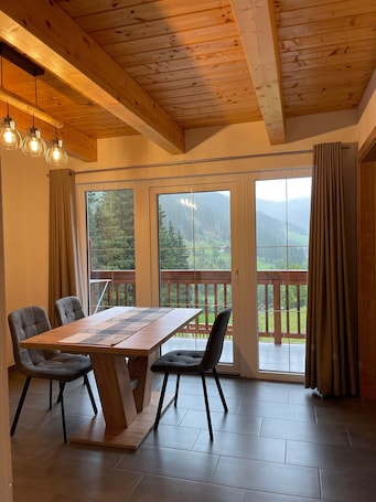 Dining. Apartment 'Zum Klammlhof' with Mountain View, Private Terrace and Wi-Fi