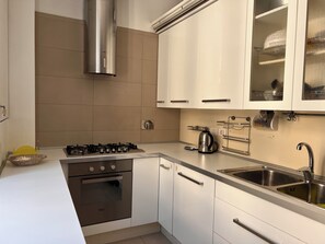 Ofen, Herdplatte, Geschirrspüler