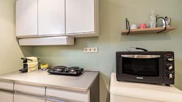 Refrigerador, horno, placa de cocina, cafetera/tetera