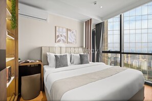 Leilighet, 1 queensize-seng, byutsikt | Strykejern/-brett og wi-fi (inkludert)