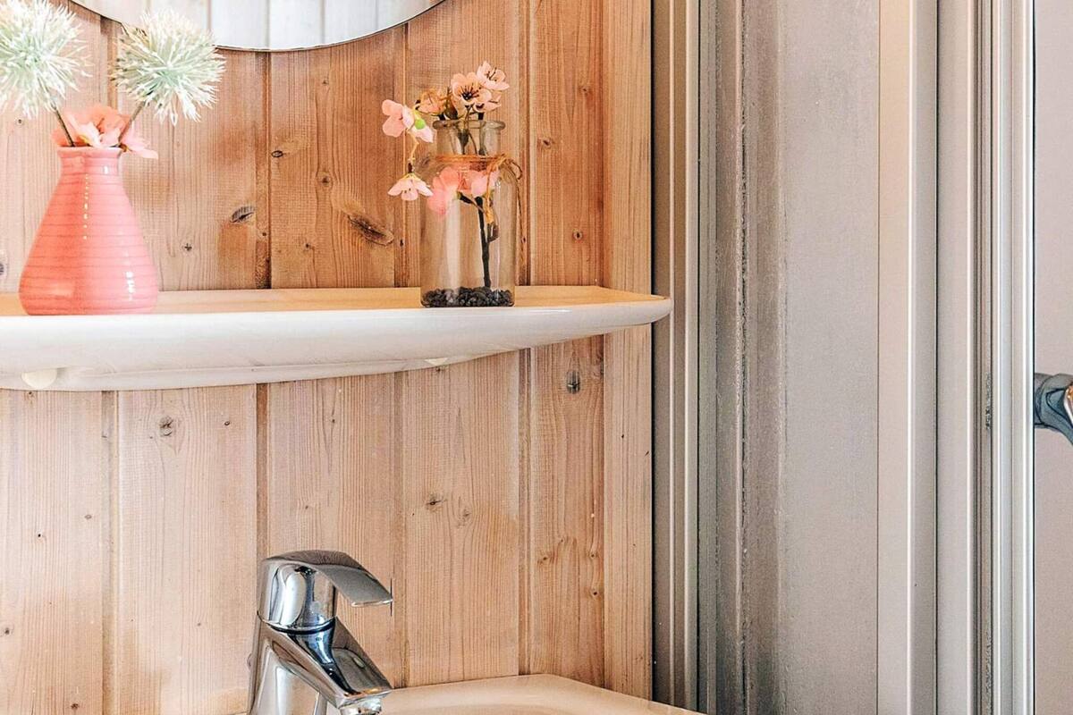 Classic House, 5 Bedrooms | Bathroom | Shower