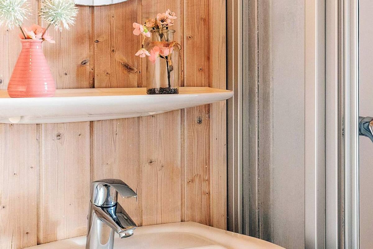 Luxury House, 5 Bedrooms | Bathroom | Shower