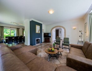 Classic House, 5 Bedrooms | Living room - Dog Friendly Family Home in Scherpenzeel (Scherpenzeel)