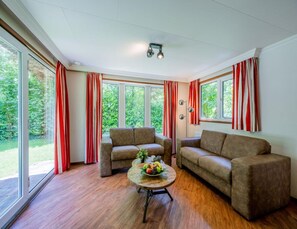 Classic House, 2 Bedrooms | Living room - Dog Friendly Family Home in Scherpenzeel (Scherpenzeel)