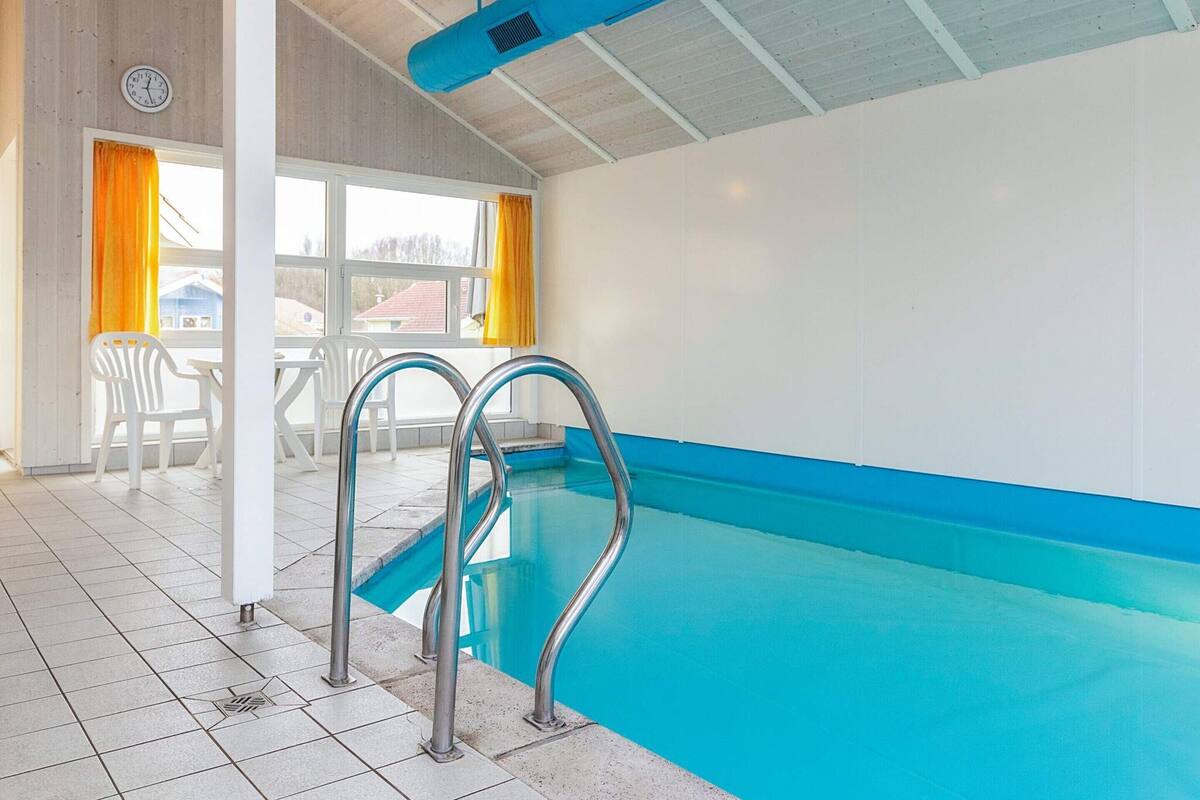 Maison Classique, 5 chambres | Piscine | Piscine couverte, piscine extérieure