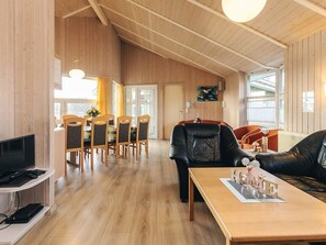 Classic House, 5 Bedrooms | Interior - 4 Star Holiday Home in Ottendorf (Otterndorf)