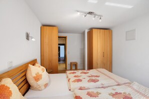 2 chambres, fer et planche à repasser, Wi-Fi gratuit, draps fournis