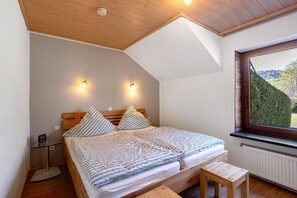 2 bedrooms, iron/ironing board, free WiFi, bed sheets - Apartment 'Hohenstein' with Mountain View, Private Terrace and Wi-Fi (Willingen (Upland))