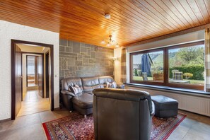 Télévision, lecteur de DVD, chaîne hi-fi